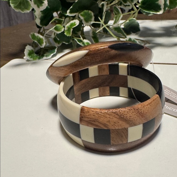 Chico's Black, Cream & Wood Inlay Bangle Set. (BR222) - Picture 9 of 14